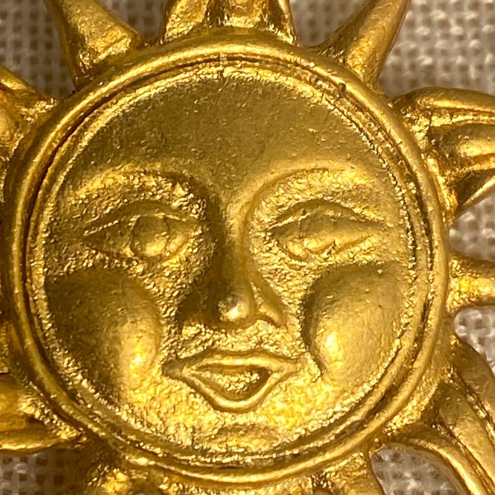 Vintage gold sun brooch smiling sun pin gold matte 80s 90s jewelry boho - Picture 6 of 11